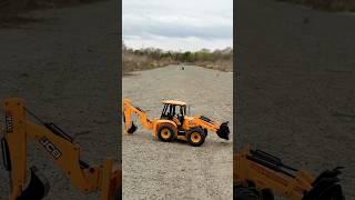 Traxxas Ford Raptor VS Excavator JCB 4CX #automobile #jcbvideo #jcb #excavator #traxxas #shortvideo