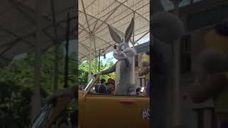 King Bugs Bunny & Lola Star Parade Movie World