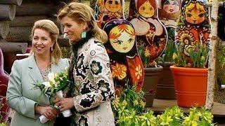 Máxima Zorreguieta & Svetlana Medvedeva  openenen Keukenhof 2010