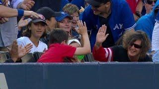 NYY@TOR: Young fan saves another with a great catch