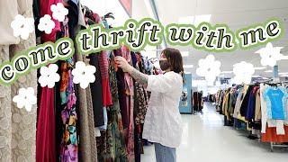 THRIFT WITH ME for More SUMMER 2021 Wardrobe Staples// The fitting rooms are OPEN!!