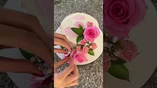 Торт с живыми цветами #дизайнторта #живыецветы #тортсцветами