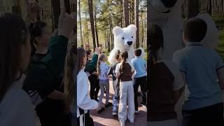 Выпускной 2024  Белый медведь Умка пришел к ребятам на праздник 
