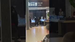 Shocking video appears to show several suspects robbing St. Catharines jewelry store and flee