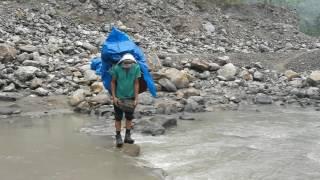 Форсируем реку в Непале. Forcing the river in Nepal.