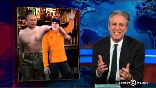 Jon Stewart over Ireen Wust en Vladimir Poetin in de Daily show