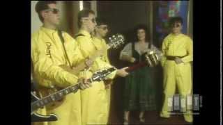 Devo - Uncontrollable Urge (Live On Fridays)