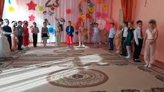 Песня «Про бабушку».