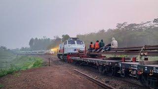 MASIH PAGI KLB TERKALAHKAN DENGAN KERETA TURANGGA ! SOROT LAMPUNYA TERLIHAT PERSIAPAN MELESAT !