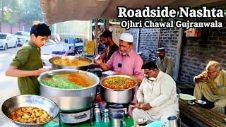 50/-RS BEST CHEAP PRICE BREAKFAST OJHRI CHANAY CHAWAL in GUJRANWALA | LOCAL FOOD STREET in PAKISTAN