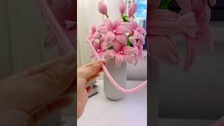 Handmade diy pipe cleaner lily flowers #diy #gift #diyflower #diycrafts #flowercraft #flower #craft