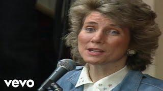 Bill & Gloria Gaither - Farther Along [Live] ft. Joni Eareckson Tada, Vestal Goodman