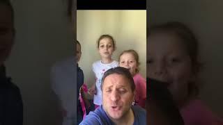 Hayatta bazen cevap değil kahkaha ararsın.Ciddiyet mi? Bugünlük iptal. Sadece eğlen ve anı biriktir