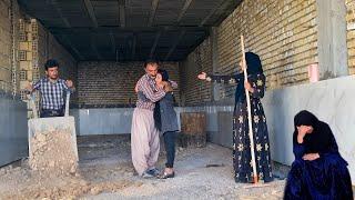 Haniyeh returns to her father secretly and away from her stepmother's eyes.