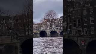 Paseo por los canales de Ámsterdam