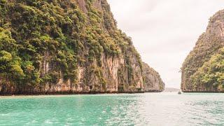 AMAZING WATERS IN PHI PHI - A day in a boat tour