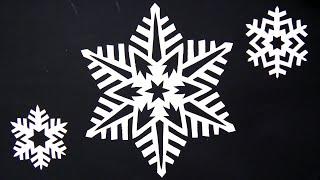 How to cut a simple paper snowflake DIY - Beautiful DIY snowflakes - Easy crafts.