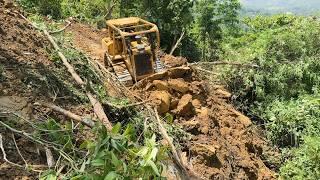 Effective Technique for Forming Palm Terraces on Mountain Slopes with the D6R XL Bulldozer