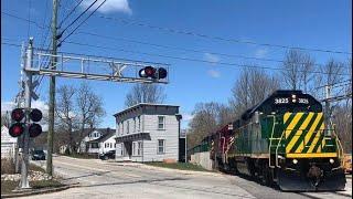 NHN D8 chase, Ossipee-Dover NH. GP38 3825 leading.