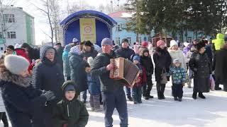 Праздничная ярмарка собрала жителей района в центре села Кармаскалы.