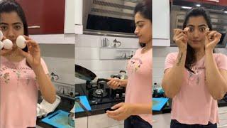 Rashmika mandanna making omlet at home || small screen friends