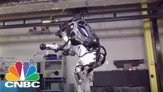 Boston Dynamics Reveals New Atlas Robot | CNBC