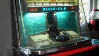 The Troggs - With a girl like you ( rock-ola jukebox)
