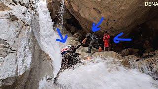 A difficult journey for a nomadic woman who is thrown from a cliff into the water