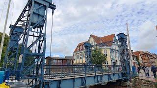 Das reizvolle Städtchen mit seiner malerischen Altstadt befindet sich direkt am Ufer vom Plauer See