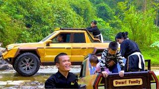 Amazing Wooden Car Gifted to Dwarf Family by Skilled Woodworker