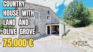 Country house with beautiful panoramic view, surrounded by land with olive grove. Schiavi D'Abruzzo.