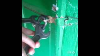 Как вскрыть навесной замок за минуту. How to crack a padlock for a minute