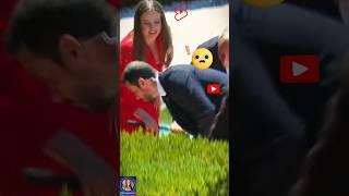 Princess Leonor rushed to help a cameraman after his camera fell to the ground