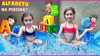 DESAFIO NA PISCINA com ALFABETO - ALFABETO NA PISCINA | Malu e Alice