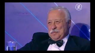 Гудков это самые веселые эмоции от КВН над этим номером угарали все! Картункова лучшие! Лучше камеди