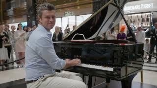 Spontaneous performance by pianist Evgeny Khmara at Avenues Mall in Kuwait