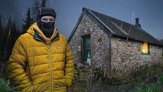 Remote Survival Shelter Camping in FREEZING Temperatures