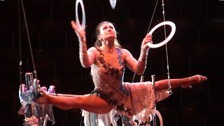 Circus. Beautiful aerialist-juggler 2. Цирк. Воздушная гимнастка-жонглёр 2.