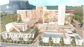 Bloxburg: Modern Summer Mega Mansion (Exterior) | Roblox House Build