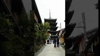 Another side of the Yasaka Pagoda. #kyoto