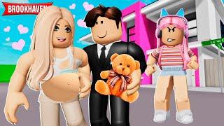 MINHA MÃE ESTÁ GRÁVIDA DO MEU PADRASTO E EU FIQUEI COM CIÚMES! Historinha Brookhaven ROBLOX