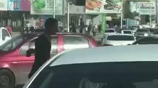 Разгуливающего в женском платье мужчину разыскивает полиция Актау