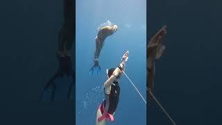 World Record Holder Alexey Molchanov Surprises Freediver at 30m during Deep Week