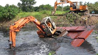 Excavator excavator excavating muddy soil sank ferry #shorts | minhan toys ️