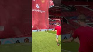 Ever seen a shirt unveiled like this!?  #manchesterunited #manunited #mufc
