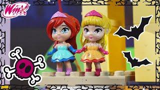 Winx Club - Festa di Halloween in piscina per le Winx ‍️ | Dolcetto o scherzetto?