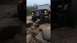 Taking the Big Chief through the easy line #daysofpainandvictory #fullsizejeep #rockcrawling