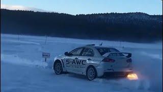 Зимний скоростной дрифт Mitsubishi Lancer на замерзшем озере