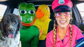 Police Surprises Frog and Rubber Ducky with Car Ride Chase!