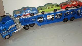 Diecast Yatming American car transporter - with 5 cars